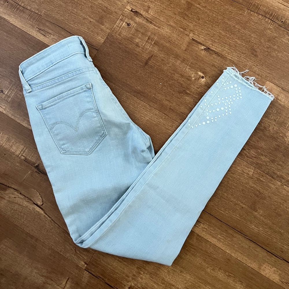 Levi’s 711 skinny jeans